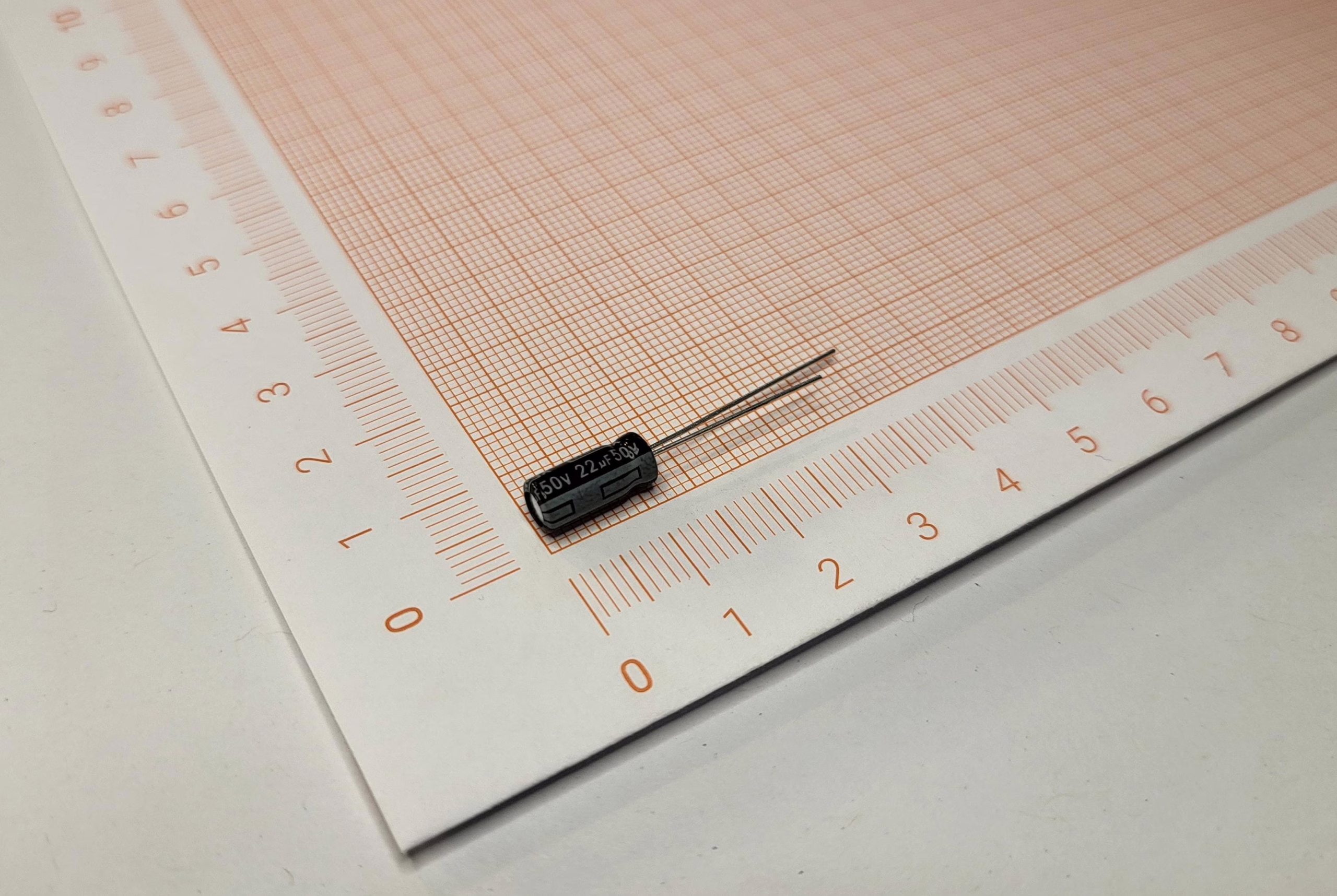 Elektrolyt-Kondensator 22 µF